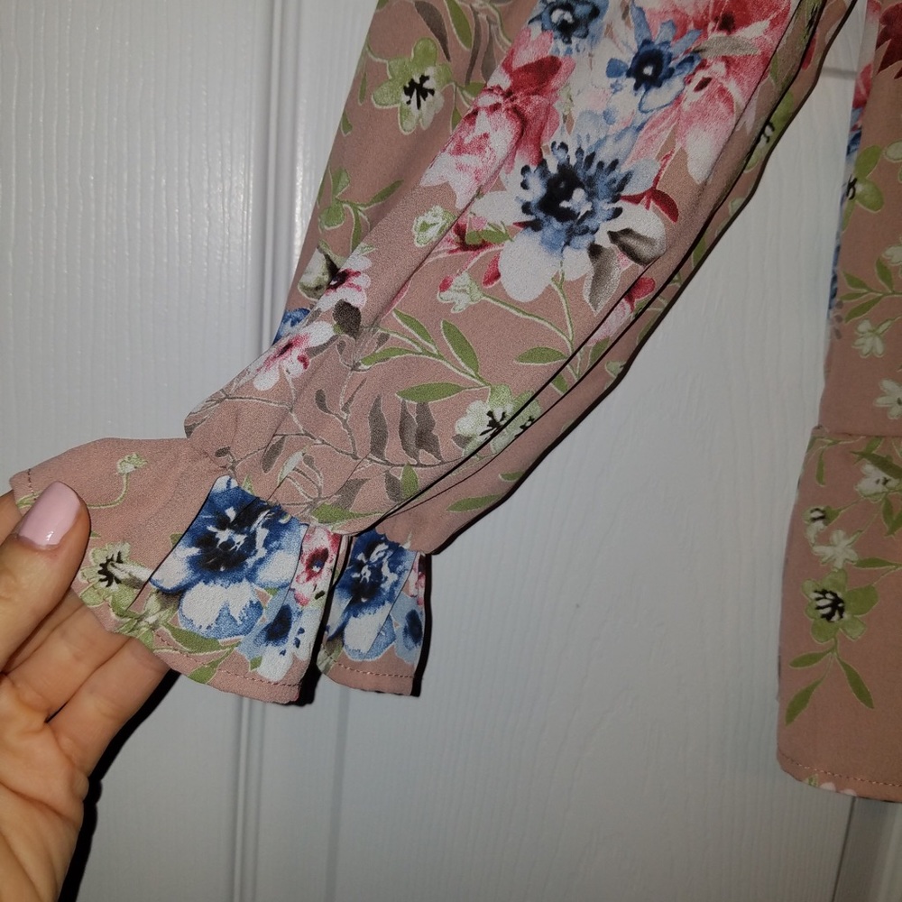 LAST 1⭐️Off the shoulder floral top - Picture 6 of 6